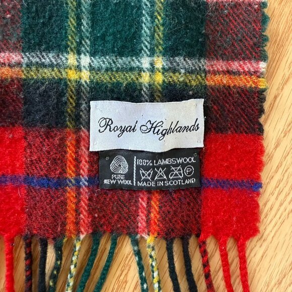 Royal Highland Tartan Wool Scarf 54 inches Fringe 3 in Made in Scotland Vintage - Picture 4 of 9